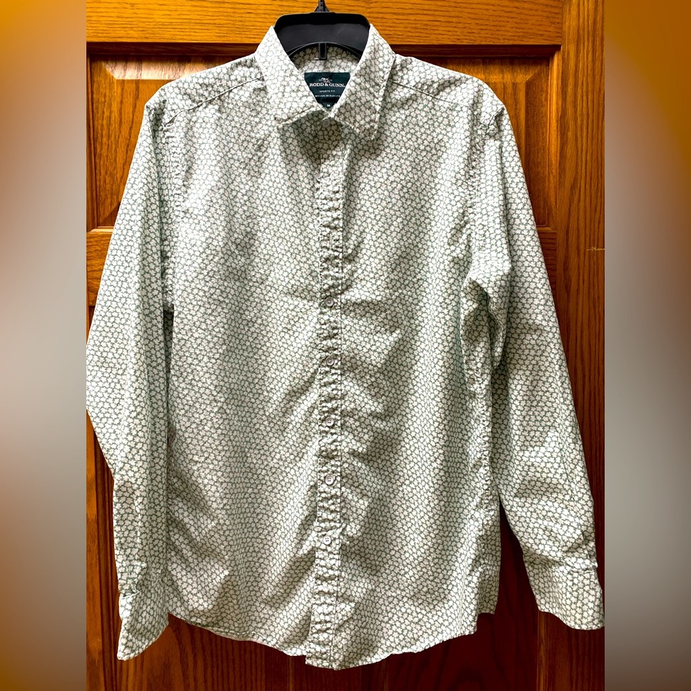 Rodd & Gunn Sport Fit Men’s dress shirt.